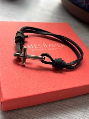 New in box Cross hook on James Avery Silver on Black Leather  Bracelet